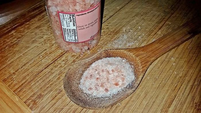 Why Pink Himalayan Salt is Better Than Regular Table Salt