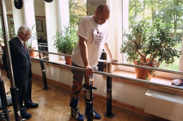 paralyzed man walks again