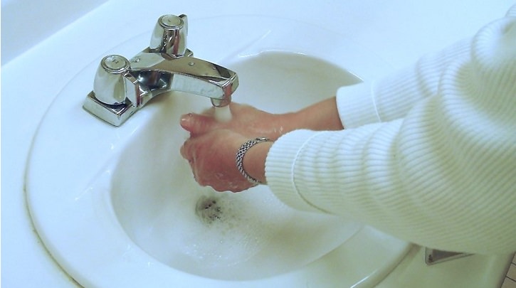 8 Ineffective Ways to Avoid Germs