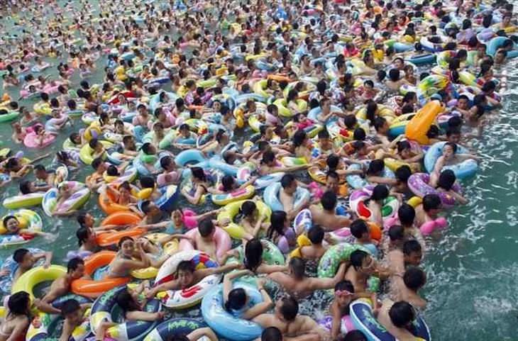 china crowded pool