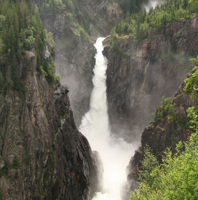 Waterfalls from around the world, Southern Norway, Rjukanfossen ("Smoking waterfall")