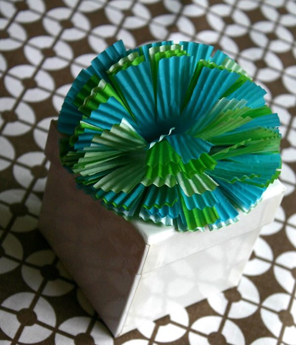 DIY ways of Gift-Wrapping Presents, Cupcake holder toppers