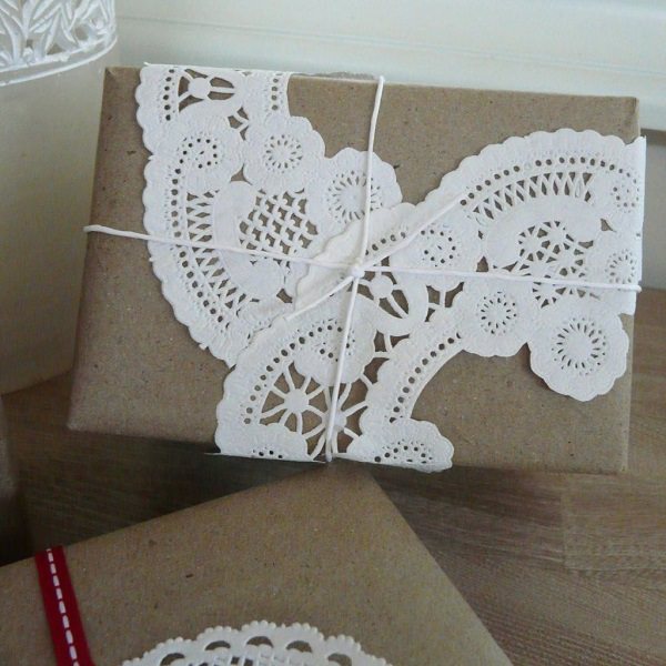 DIY ways of Gift-Wrapping Presents, Doily gift-tags