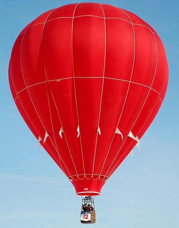 Different Hot air Balloons from Around the World, 2006 Ojiya Balloon Festival, red and white hot air balloon