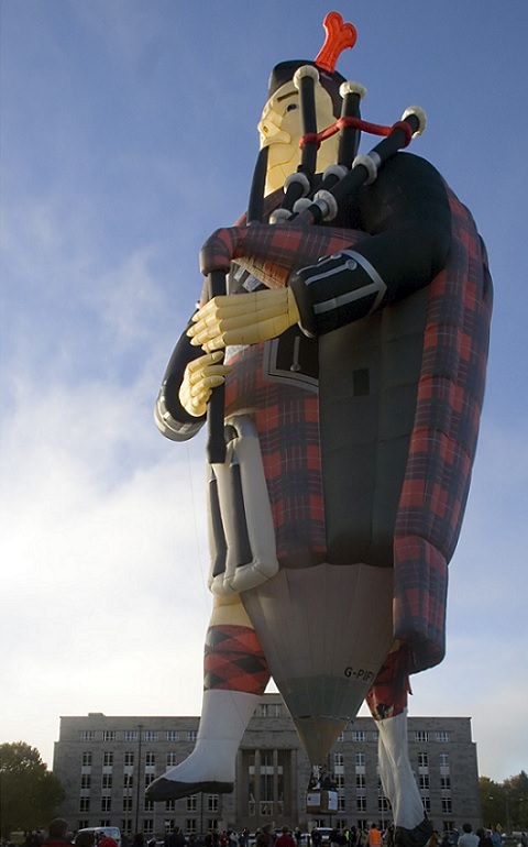 Different Hot air Balloons from Around the World, Canberra Balloon Fiesta 2006, bagpiper hot air balloon