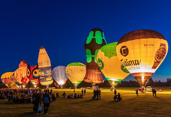 Different Hot air Balloons from Around the World, Night glow (hot air balloons) at Kieler Woche