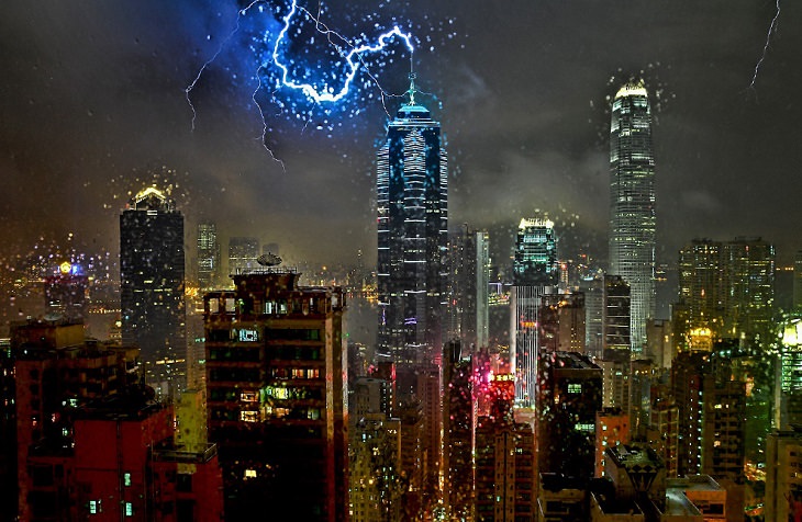 Perfectly-timed Photographs, Lightning strikes the Center building in Hong Kong on one stormy night