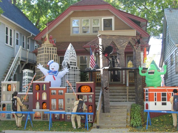 Most Incredible Halloween Decorations, house with decorations entirely from ghostbusters