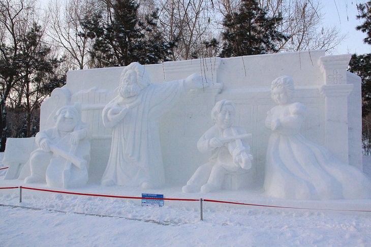 Snow Sculptures and Statues from Festival, A sculpture of a group of musicians in the 2011 Harbin International Snow Sculpture EXPO, held in Sun Island Park 