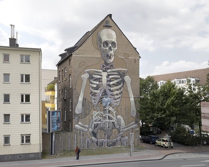 Beautiful Street art and graffiti murals from around the world, Aryz's mural in Germany (2013), large skeleton man with a tiny top hat