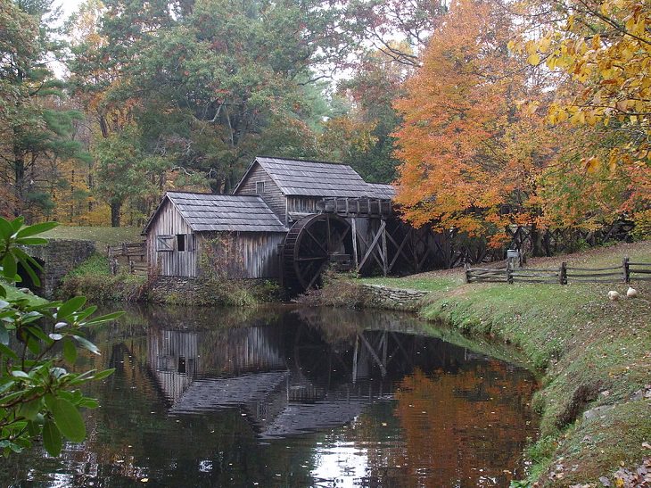 Beautiful sights and views of various mountains, peaks and wildlife in the blue ridge mountain range, Mabry Mill, in the Blue Ridge Mountain Valley, in South of Floyd, VA