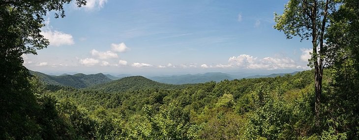Beautiful sights and views of various mountains, peaks and wildlife in the blue ridge mountain range, A view of the Blue Ridge Mountains from Sassafras Mountain, Pickens County, South Carolina