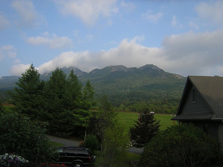 Beautiful sights and views of various mountains, peaks and wildlife in the blue ridge mountain range, View from Grandfather Golf & Country Club entrance