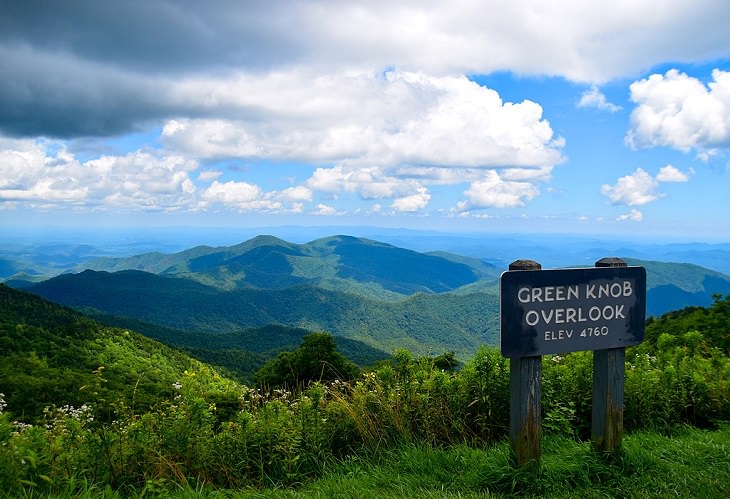 Beautiful sights and views of various mountains, peaks and wildlife in the blue ridge mountain range, Green Knob Overlook