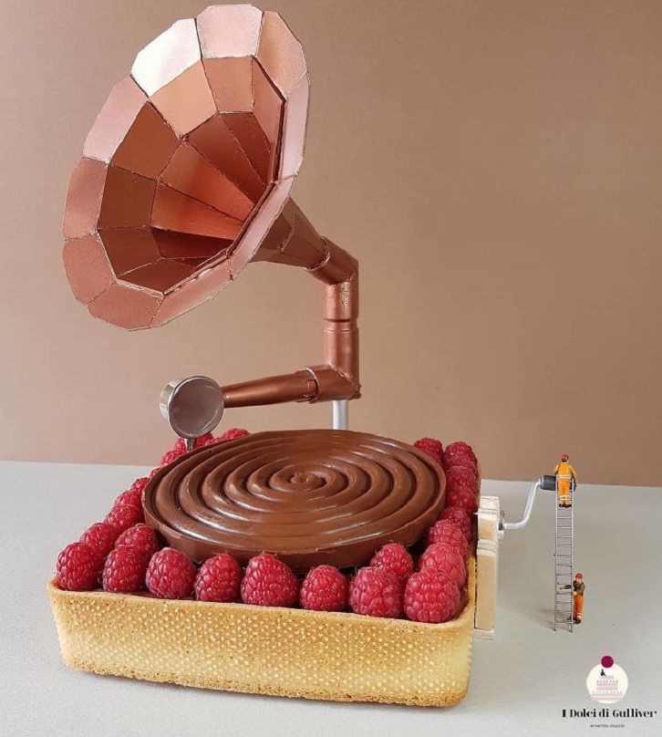 Beautiful Cakes Designed by Italian Chef, Cake with tray base filled with raspberries and a chocolate gramophone in the center