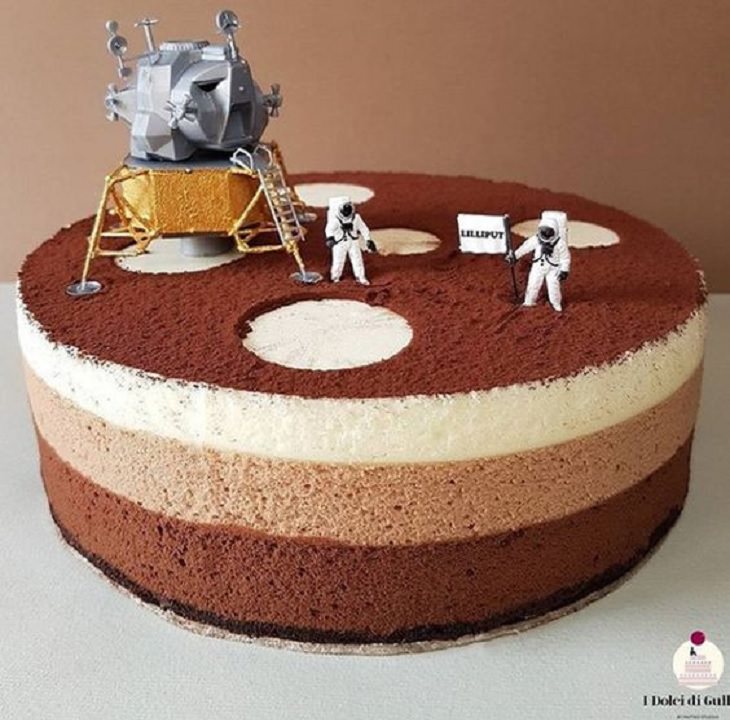 Beautiful Cakes Designed by Italian Chef, Tri-colored cake with craters on the top and the Mars rover, as well as 2 astronauts and a sign saying Lilliput
