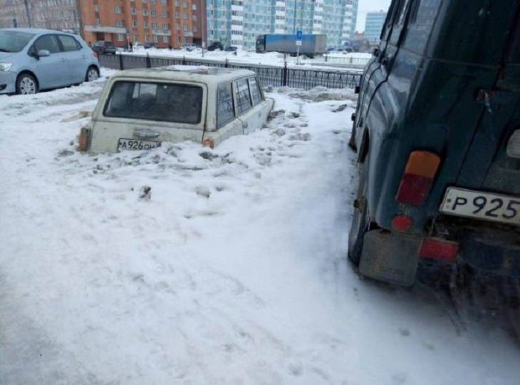 Hilariously bad days for people caught on camera, car buried under snow