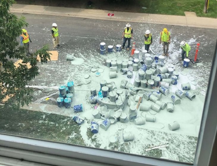 Hilariously bad days for people caught on camera, many cans of paint overturned on the road