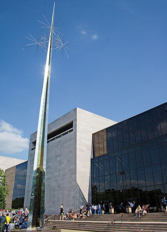 Historical treasures and incredible exhibits in the National Air and Space Museum in the National Mall of Washington DC, Ad Astra (“to the stars”), the sculpture at the entrance of the museum, built by architect Gyo Obata