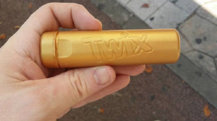 interesting, strange and unique things found only in South Korea, free twix holder