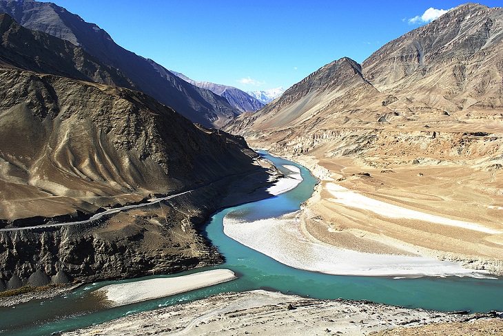 Pictures of the tallest peaks and beautiful landscapes found in the Himalayas, The Valley in the Himalayas where the Indus River and Zanskar River meet