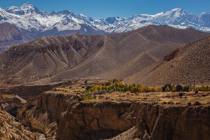 Pictures of the tallest peaks and beautiful landscapes found in the Himalayas, The Upper Mustang region of the Nepalese Himalayas