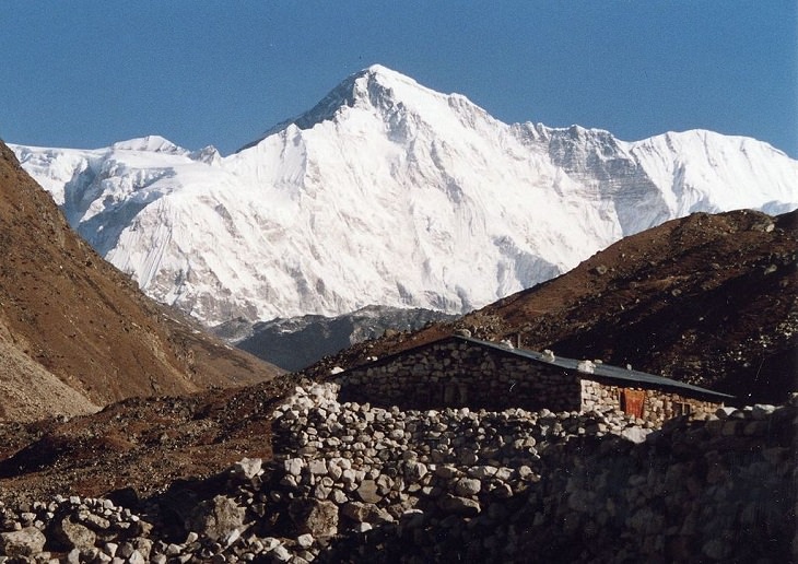 Pictures of the tallest peaks and beautiful landscapes found in the Himalayas, Cho Oyu, 6th largest mountain, located in the Mahalangur Himal region, between Nepal and Tibet