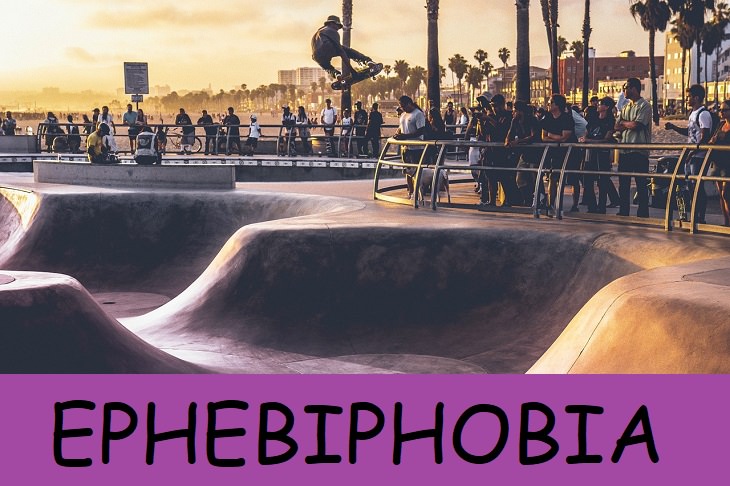 2. Ephebiphobia-El miedo de los jóvenes.