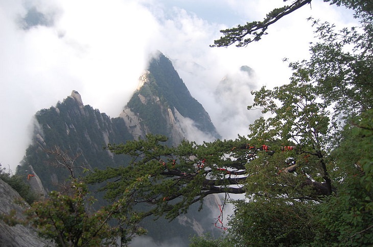 Mount Hua Shan, Chine, Xian, mountain trails, hiking, trekking, rock climbing, dangerous,