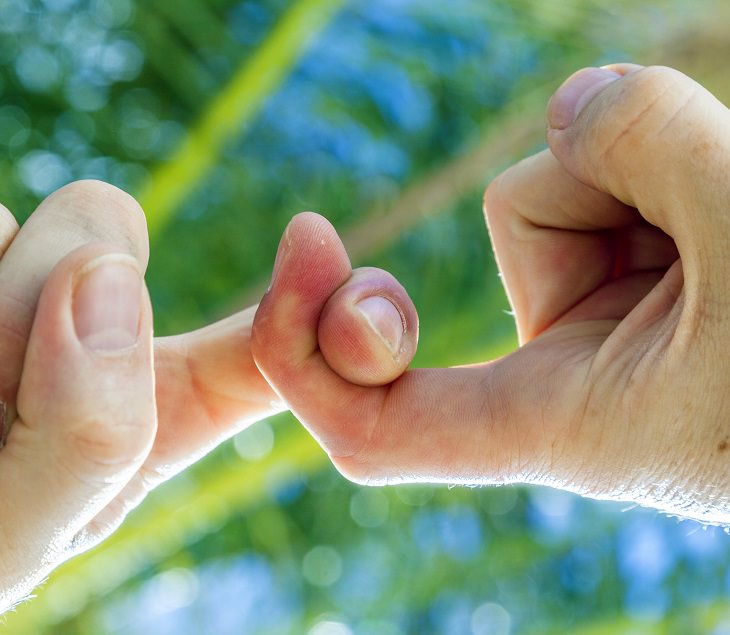 Finger Stretching, health, simple, family, easy, joints, quick, stretching exercises, aches and pains