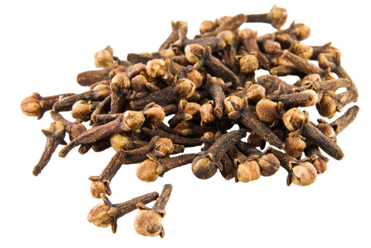 natural remedies for bad breath: cloves