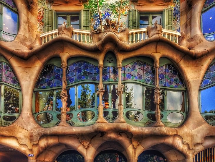 Antoni Gaudi Artist Portrait Par of the facade of Casa Batillo