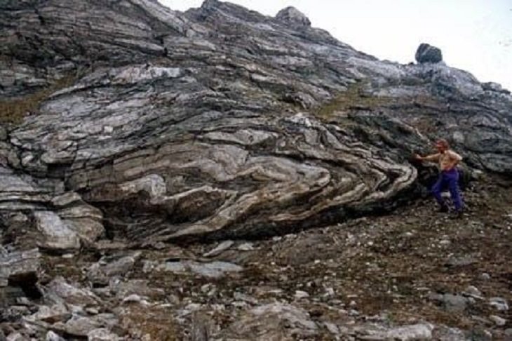 Oldest materials, rocks, stardust and minerals discovered on Earth, 3.7 – 3.8 billion year old Isua Greenstone Belt in Greenland