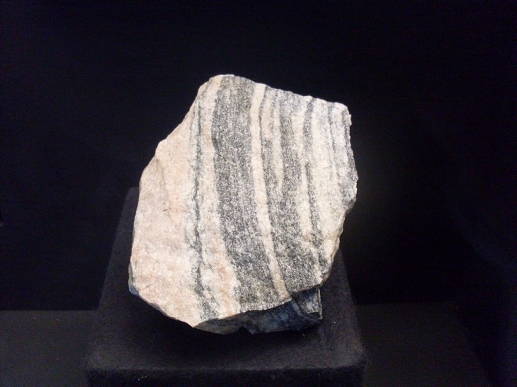Oldest materials, rocks, stardust and minerals discovered on Earth, 3.58 – 4.031 billion year old Acasta Gneiss in Canada