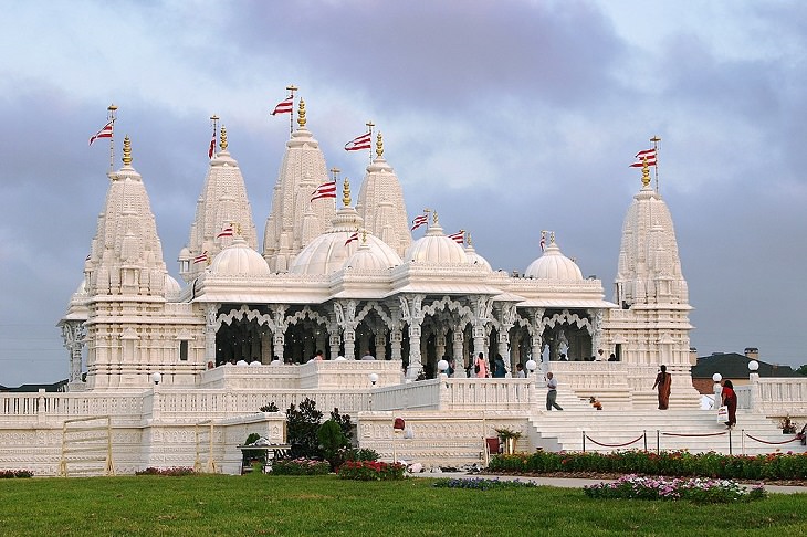 Beautiful ornate Hindu temples found in India and other countries across the World, BAPS Shri Swaminarayan Mandir in Texas, United States
