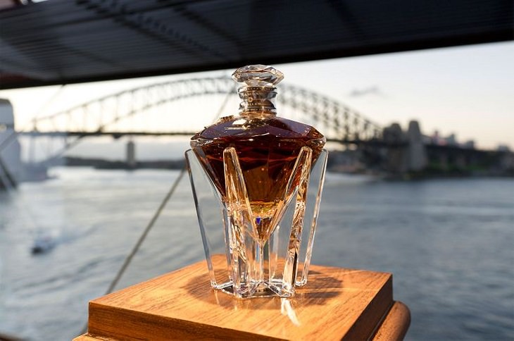 Most expensive spirits, liquors and alcohols sold across the world, Diamond Jubilee By Johnnie Walker, $165,000