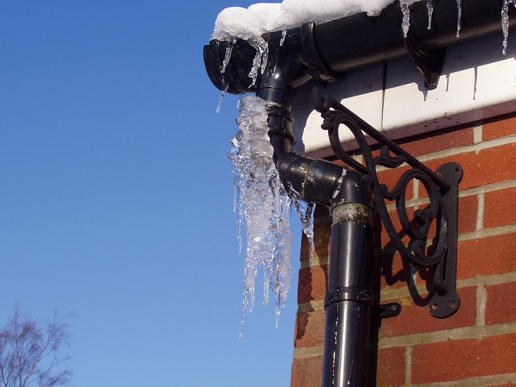 Helpful Winter Life Hacks On a Budget for dealing with Ice, Frost and Snow, frozen pipes
