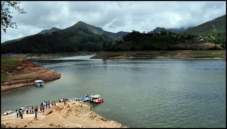 Sights and must-see destinations in the tourist state in India, Kerala, also known as God’s Own Country, Speed boat rides to Mattupetty Dam