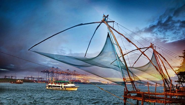 Sights and must-see destinations in the tourist state in India, Kerala, also known as God’s Own Country, A Fishing Net (or Cheenavala) at Fort Kochi in the Ernakulam District, the site of one of the first European townships in India