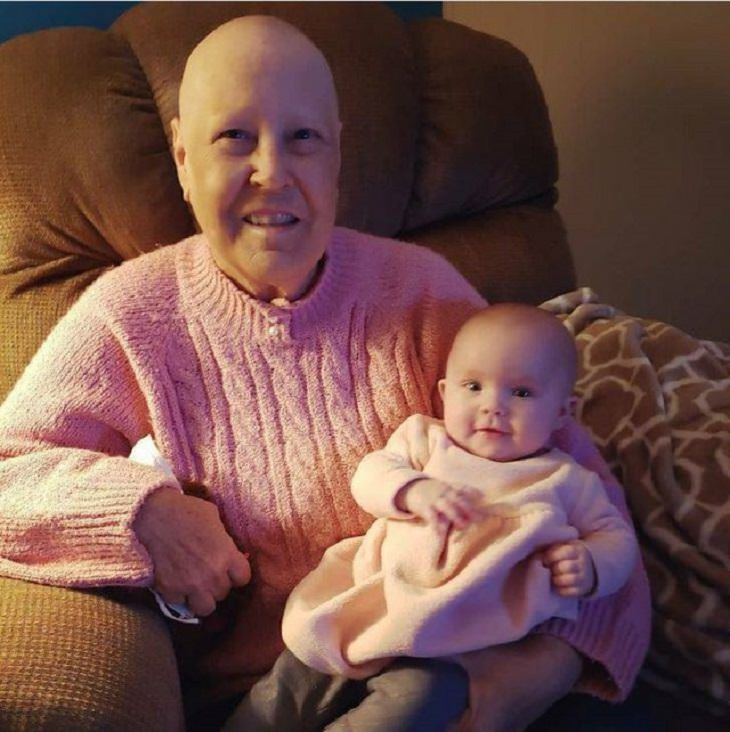 Wholesome and heartwarming pictures and stories, This cancer survivor twinning with her grandchild during a chemo treatment