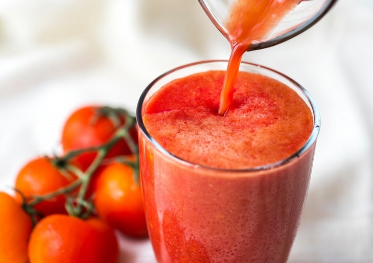 Common, popular and easy to make drinks that improve the health, youth and brightness of skin, Tomato Juice