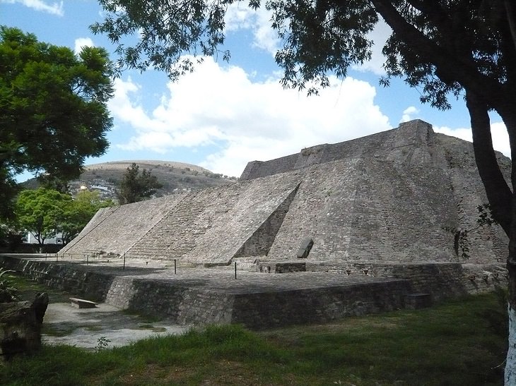 Great Pyramids of the World, The Pyramid of Tenayuca, archeological site, Valley of Mexico, Mexico City, Aztec settlement, stone snake statues