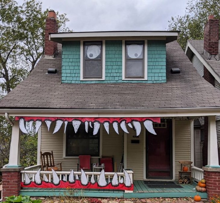 Creative and spooky halloween decorations from 2020, Monster house