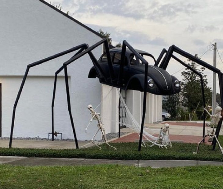 Creative and spooky halloween decorations from 2020, VW beetle transformed into a giant spider