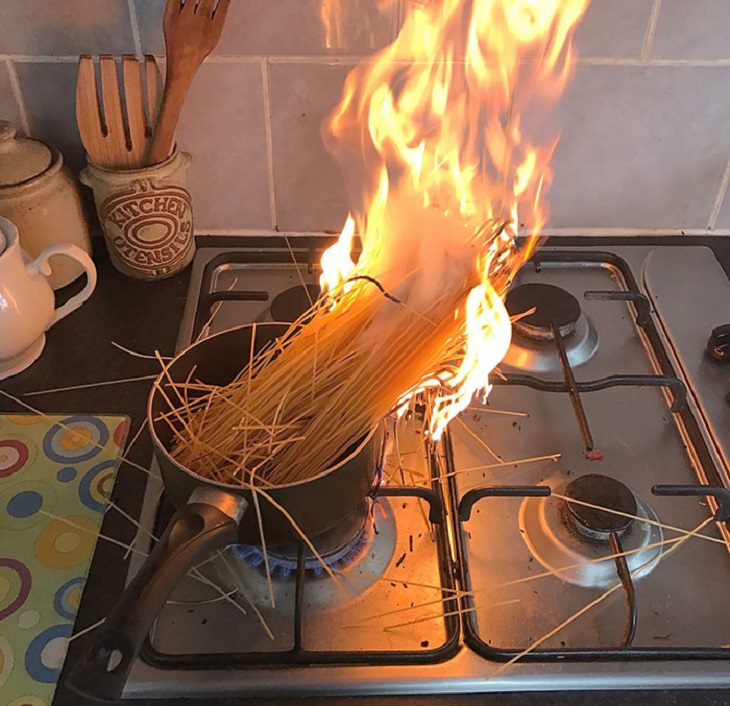 Hilarious cooking and baking fails, Pot with uncooked spaghetti in it on fire