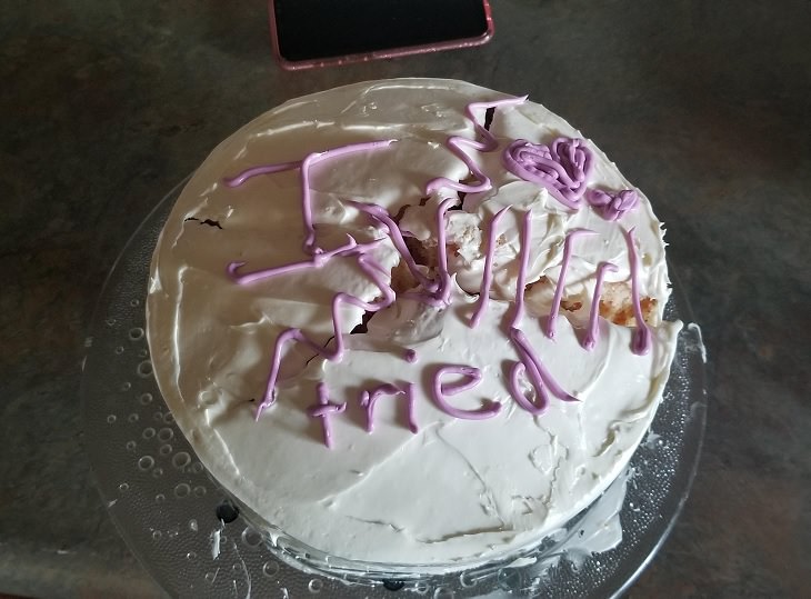 Hilarious cooking and baking fails, White broken cake mended with icing