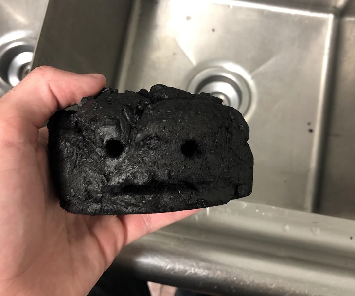 Hilarious cooking and baking fails, Blackened piece of bread pudding