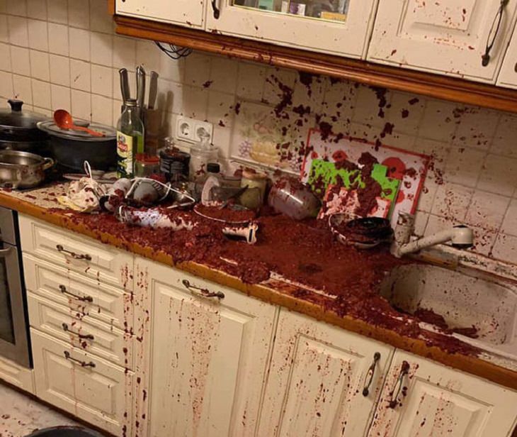 Hilarious cooking and baking fails, Kitchen covered in red goop