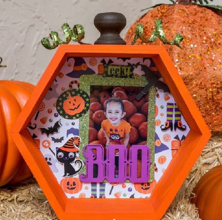 12 easy, fun and budget-friendly / cheap DIY and homemade Halloween decorations, Halloween shadow boxes