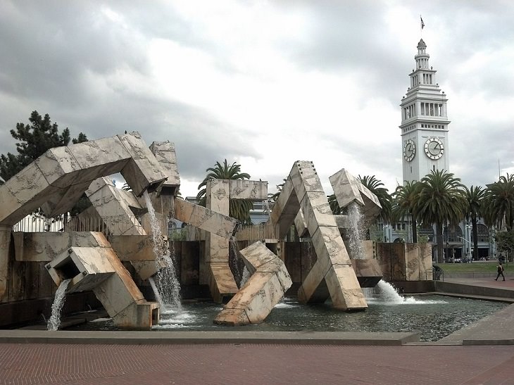 Beautiful and famous fountains found all around the world, Vaillancourt Fountain, San Francisco, California, USA